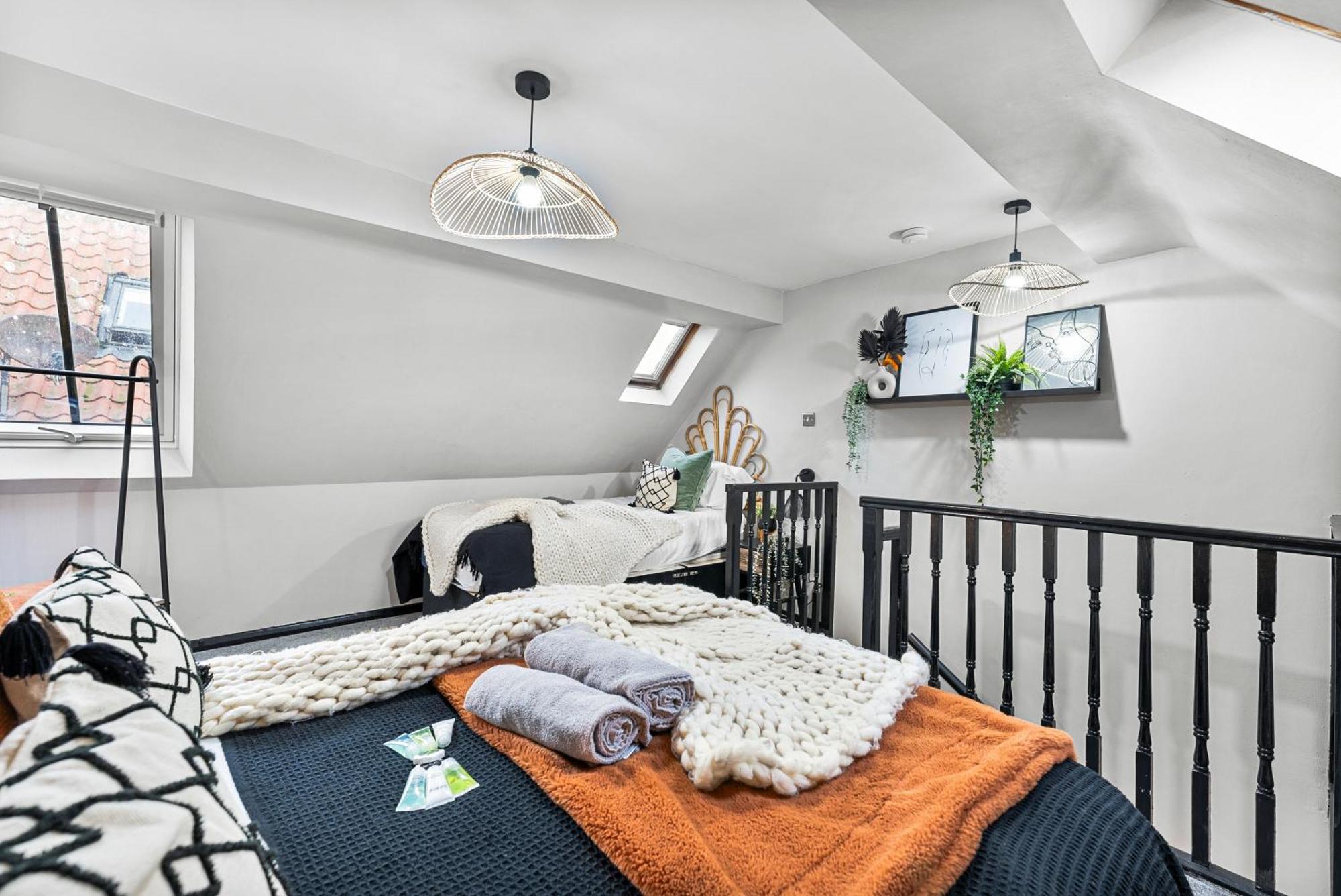 30 Percent Off! Elegant Cottage Of Whitby - Sleeps 5 Экстерьер фото